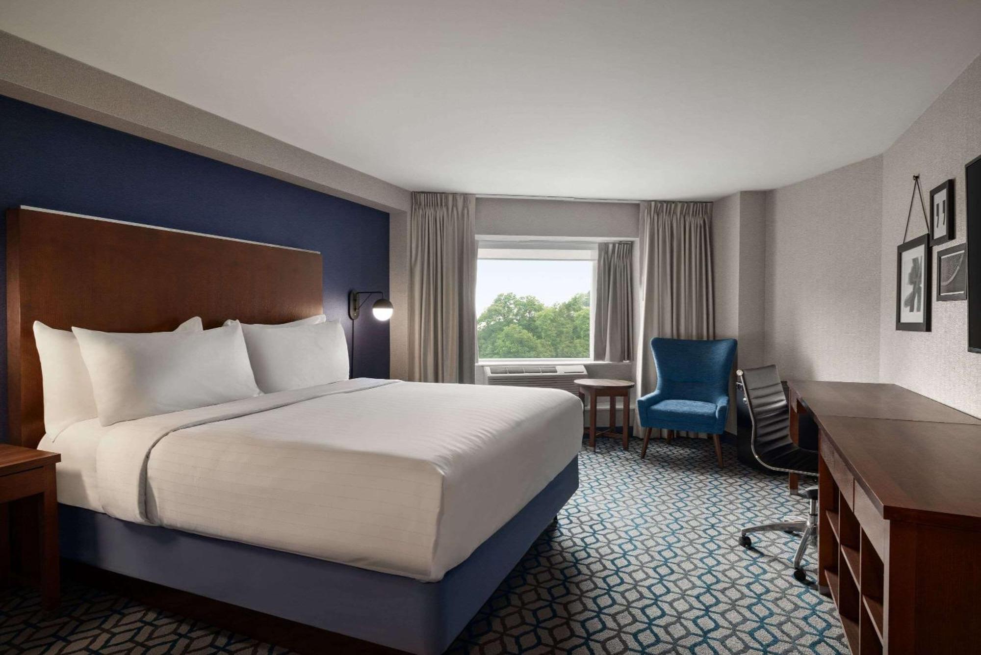 โฟร์ พอยต์ บาย เอราตัน ไนแอกรา ฟอลล์ ฟอลล์วิว Hotel ไนแอการาฟอลส์ ภายนอก รูปภาพ