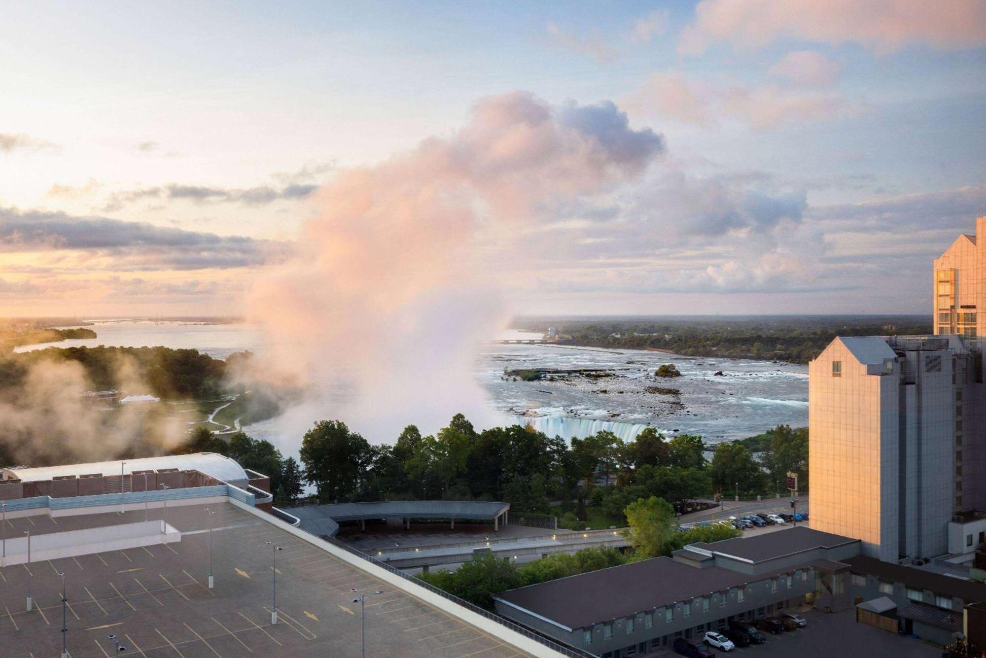 โฟร์ พอยต์ บาย เอราตัน ไนแอกรา ฟอลล์ ฟอลล์วิว Hotel ไนแอการาฟอลส์ ภายนอก รูปภาพ