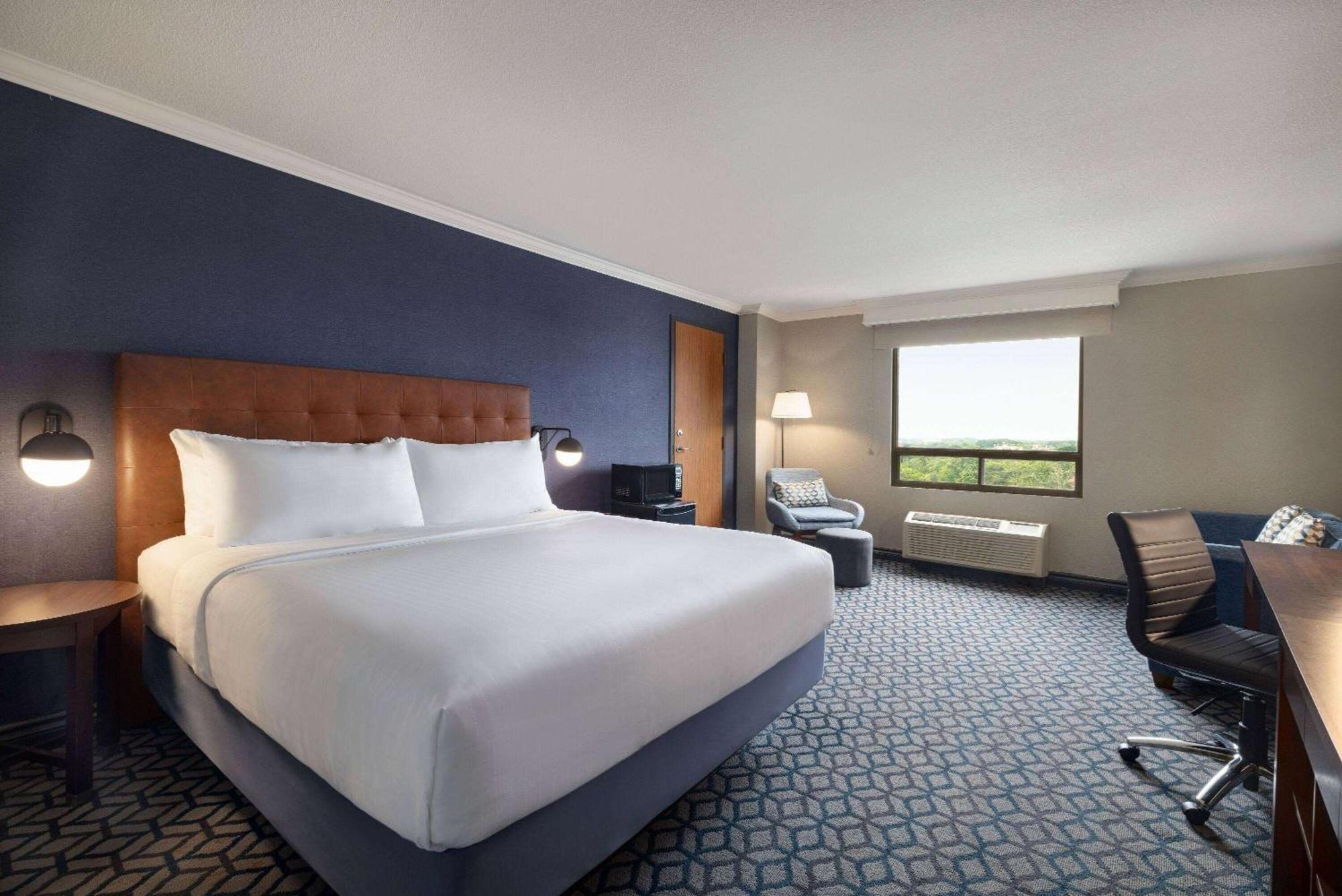 โฟร์ พอยต์ บาย เอราตัน ไนแอกรา ฟอลล์ ฟอลล์วิว Hotel ไนแอการาฟอลส์ ภายนอก รูปภาพ