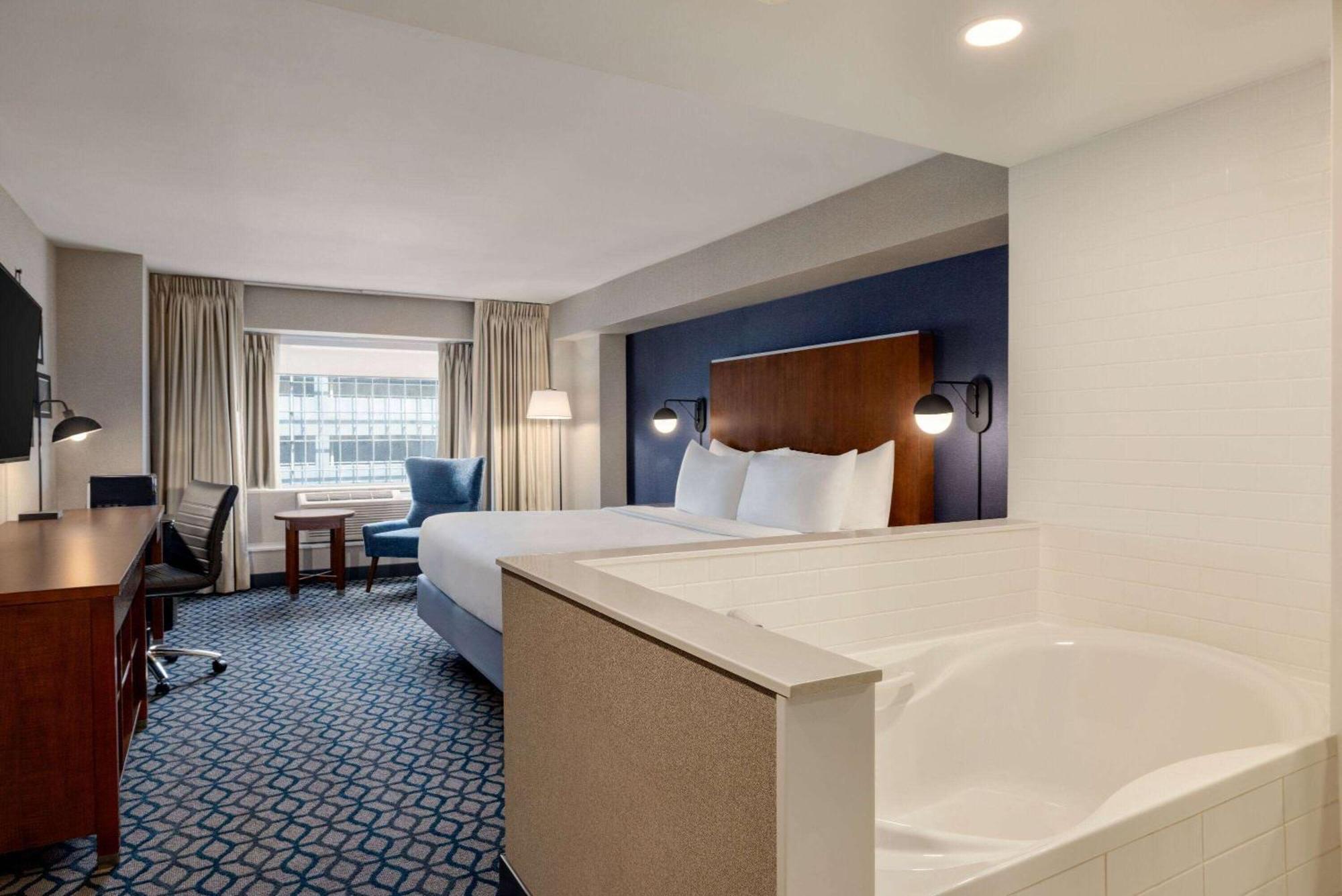 โฟร์ พอยต์ บาย เอราตัน ไนแอกรา ฟอลล์ ฟอลล์วิว Hotel ไนแอการาฟอลส์ ภายนอก รูปภาพ